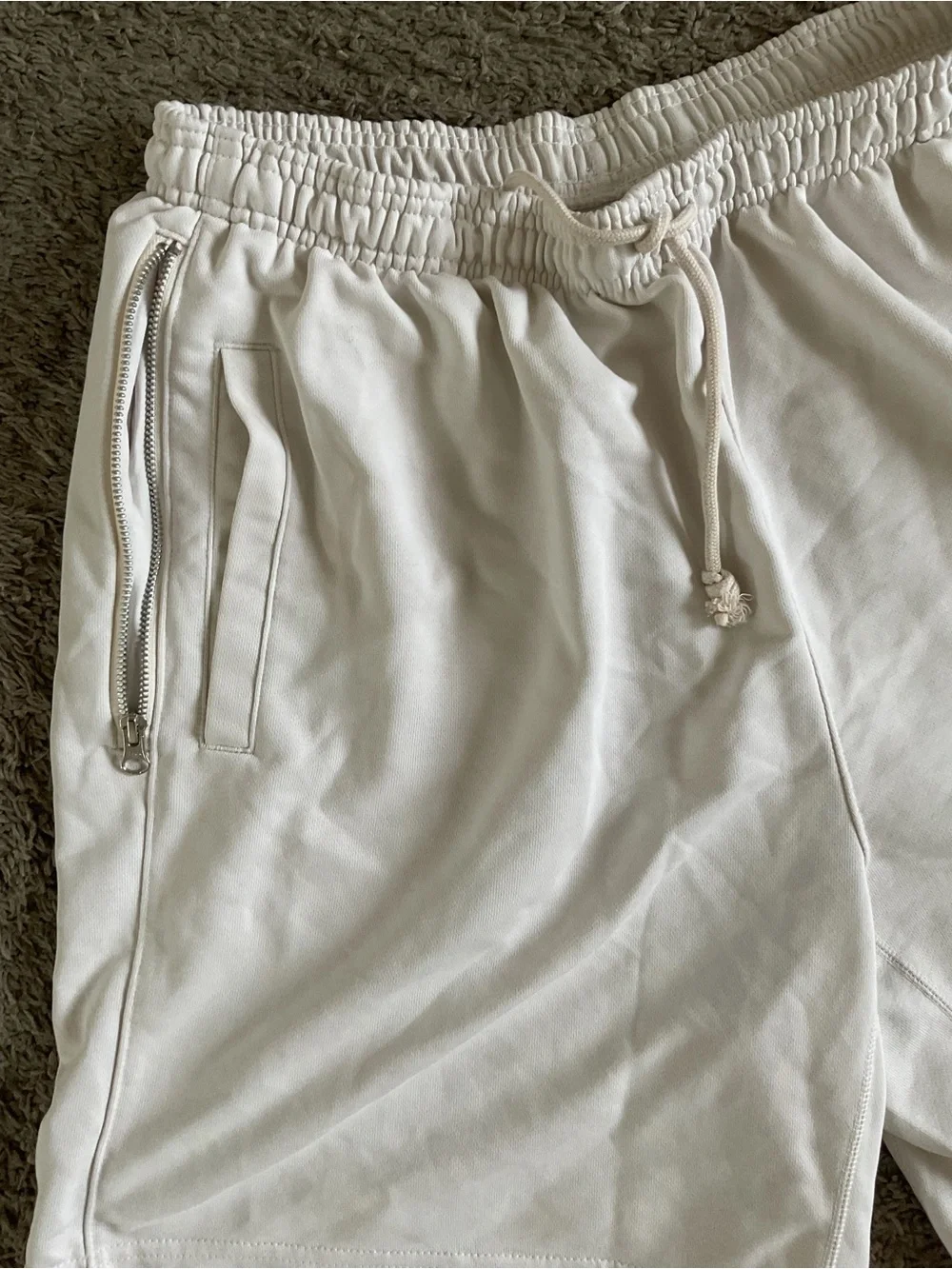 Nike Standard Issue Men's size XL pre own DQ5712-030 Terry Knit Shorts Zip Pocke